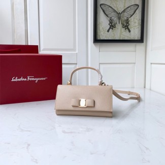 페레가모 탑 핸들 미니 클러치 22D529 베이지