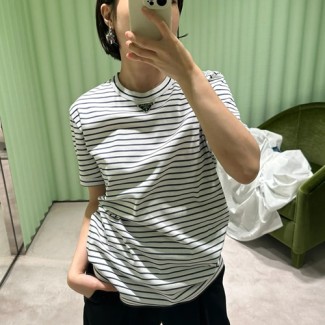 프라다 남여공용 반팔티 3A599