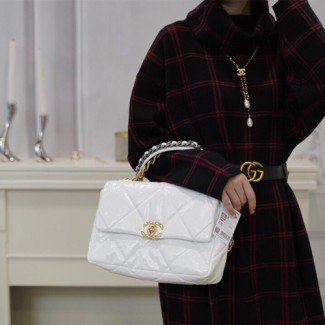 샤넬 CHANEL 19 미듐 플랩 백 AS1161 유광 화이트