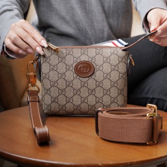 구찌 인터로킹 G 메신저백 723306