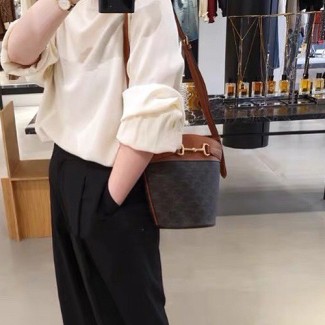 셀린느 트리옴페 캔버스 크레시 버킷백 192072