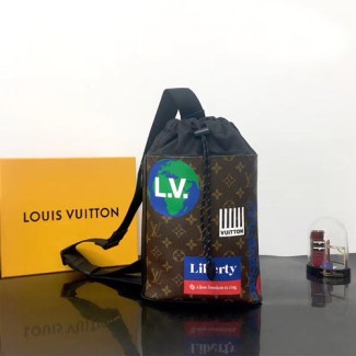 루이비통 초크 슬링 백 M44625