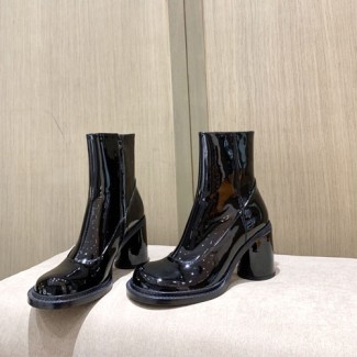 메종 마르지엘라 신상  앵글부츠 190212 에나멜 블랙