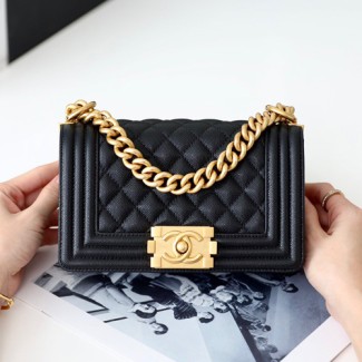 샤넬 보이 스몰 플랩백 A67085 캐비어 블랙 금장 ++