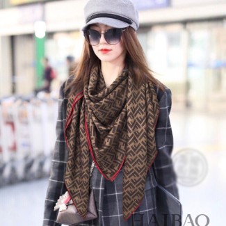 펜디 신상 스카프 FD70204