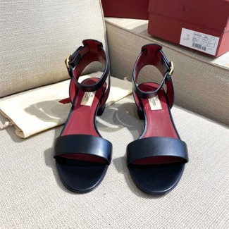 발렌티노 신상 샌들 2S0S16