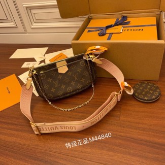 [VVIP] 루이비통 멀티 포쉐트 악세수아 M44840