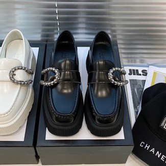 구찌타이거 헤드 장식의 여성용 로퍼  627289 블랙