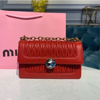 미우미우 신상 솔리테어 마테라세  숄더백 5BD130 레드