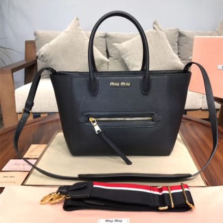 미우미우 신상 로고 토트 숄더백 5BG137 블랙