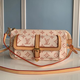 루이비통 맥시 멀티 포쉐트 악세수아 M20920